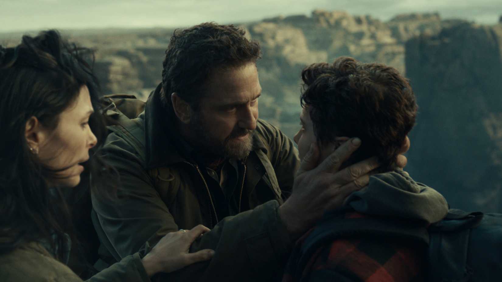 Gerard Butler em cena de Greenland 2: Migration
