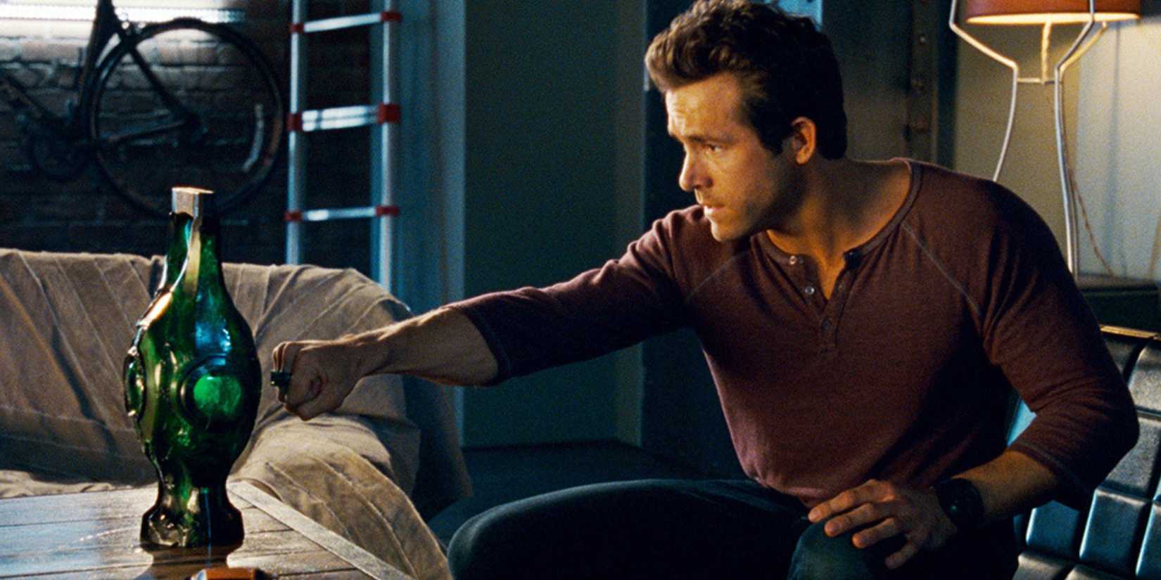 Hal Jordan powering up his ring in the Green Lantern movie