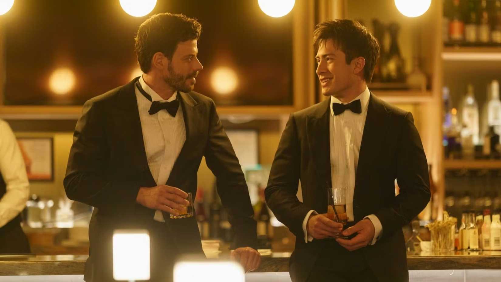 Scott Hunter (François Arnaud) talking to Shane Hollander (Hudson Williams) in Heated Rivalry.