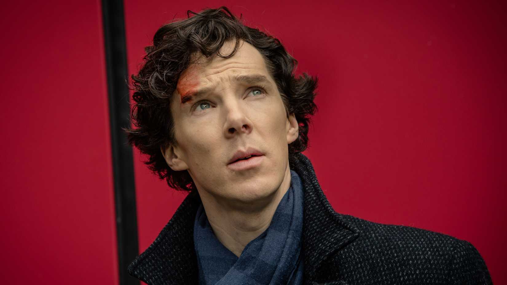 Holmes com sangue na testa em BBC Sherlock