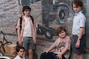 Richie, Ben, Eddie, and Stanley in an Alley in It