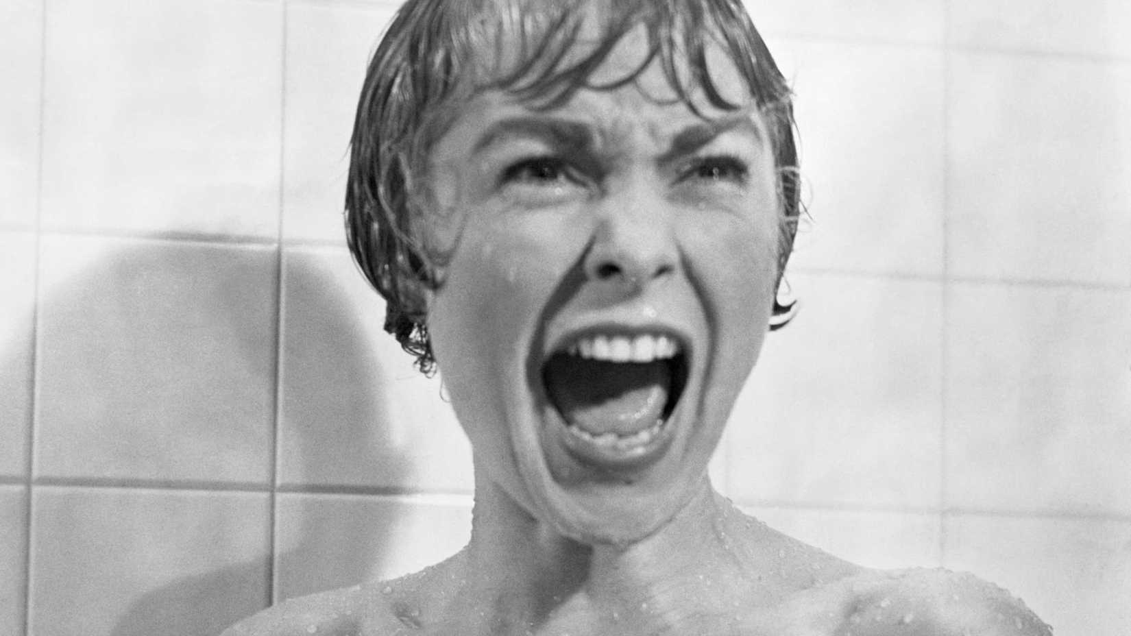 Janet Leigh como Marion, gritando em Psicose