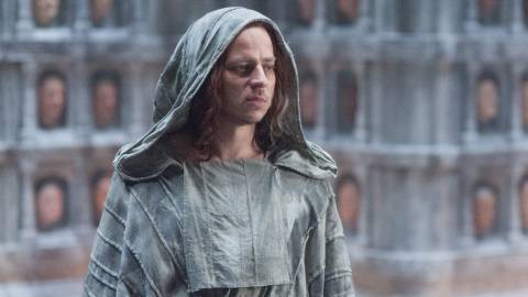 Jaqen of the Faceless Men wearing a hood in Game of Thrones