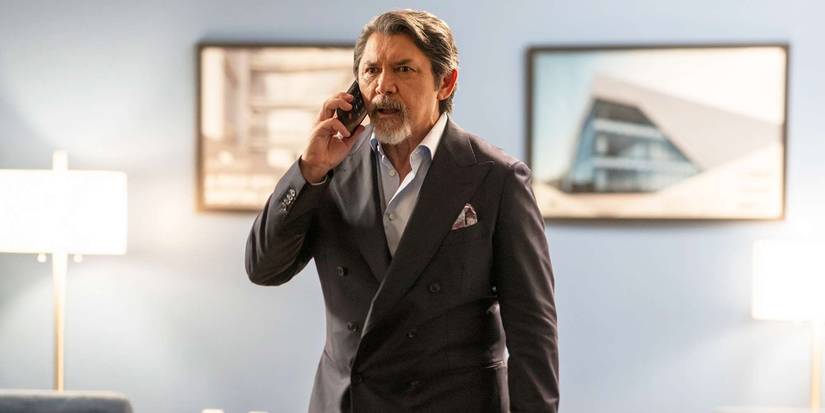 Jeff ao telefone no final da 1ª temporada de The Chair Company