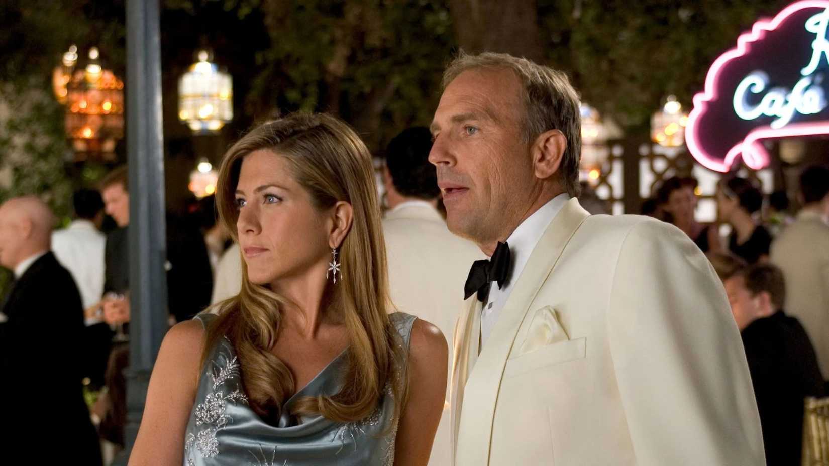 Jennifer Aniston and Kevin Costner as Sarah Huttinger and Beau Burroughs in Rumor Has It