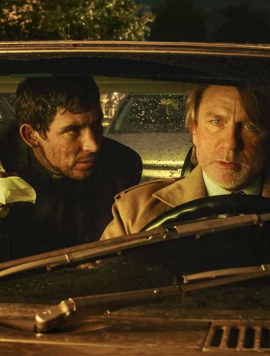 Pokémon TCG: Everything Included In Prismatic Evolutions' Elite Trainer Box