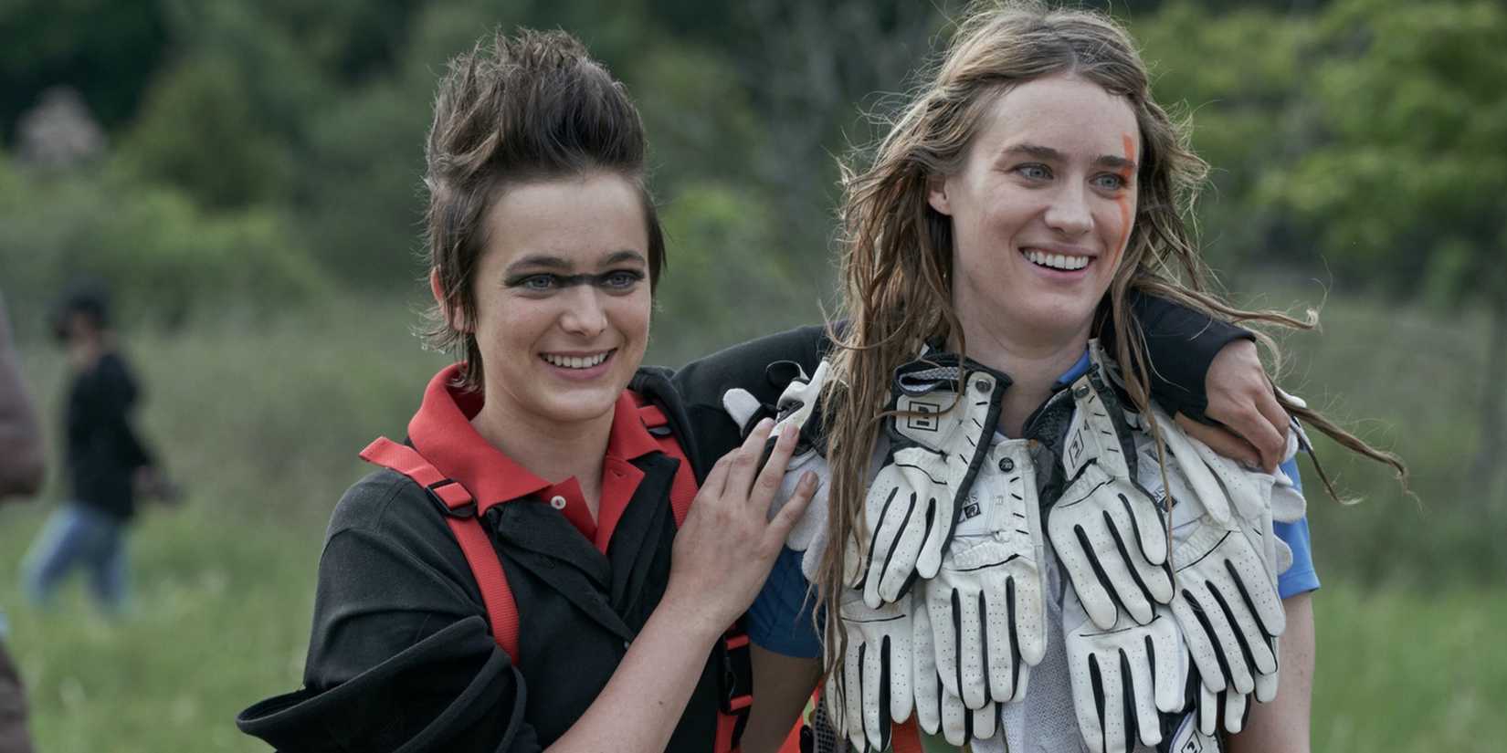 Kirsten e Alex sorrindo em Station Eleven