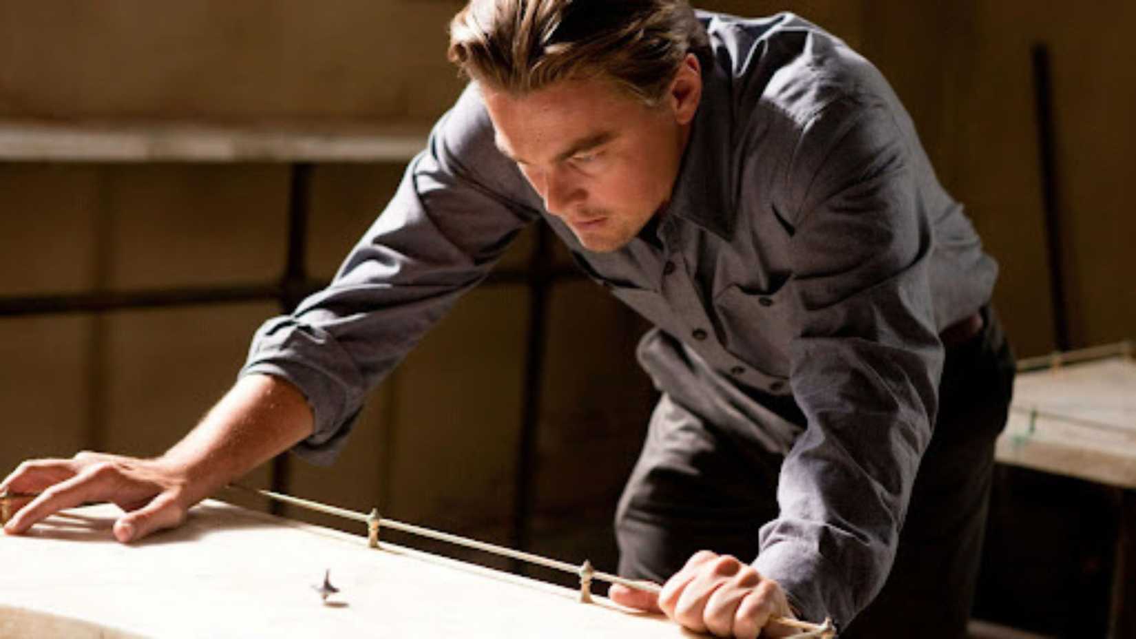 Leonardo DiCaprio como Cobb em A Origem