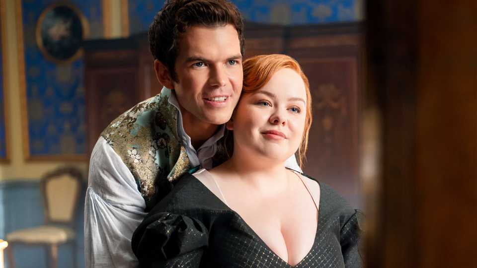 Luke Newton as Colin Bridgerton, Nicola Coughlan as Penelope Bridgerton in episode 401 of Bridgerton