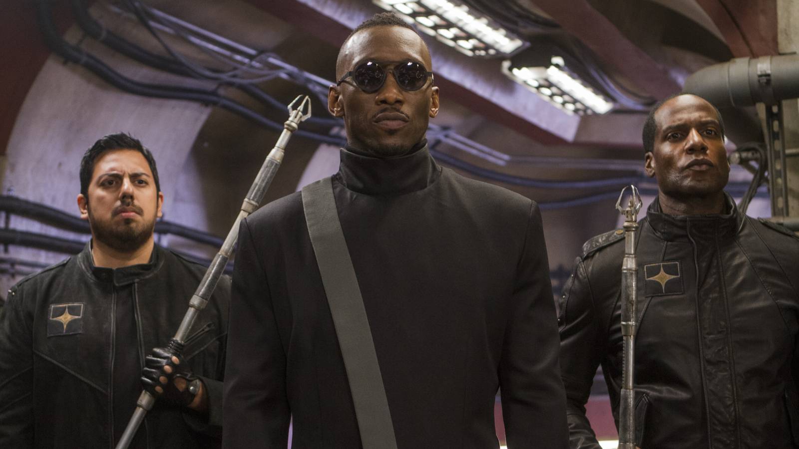 Mahershala Ali as Vector flanked by two men in Alita Battle Angel
