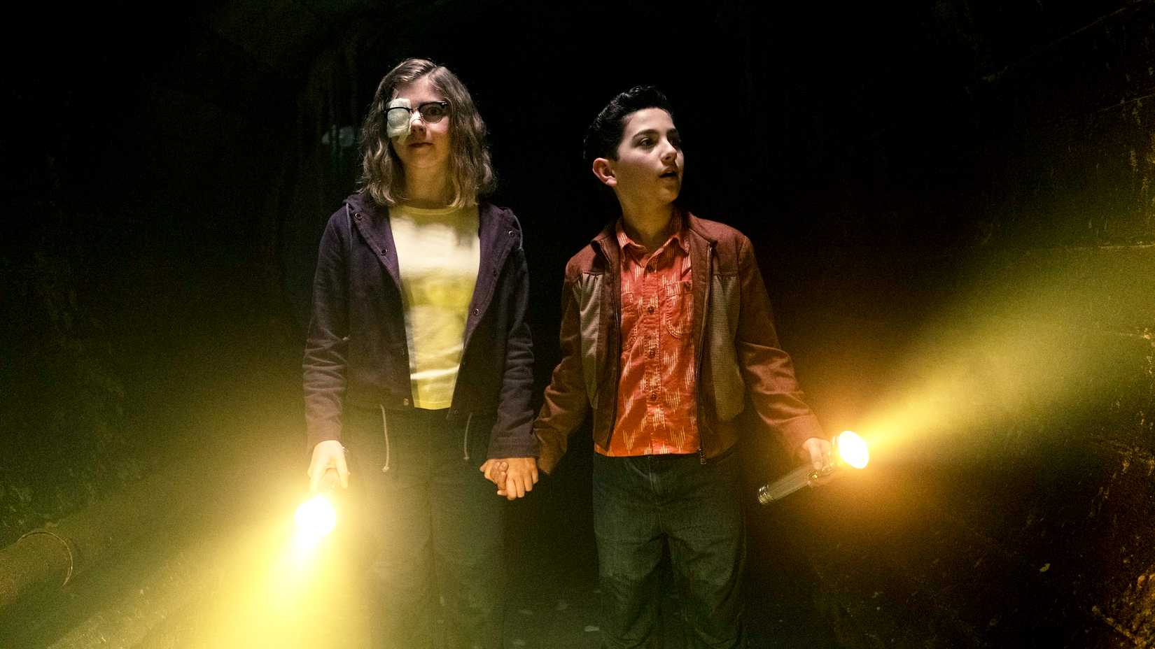 Marge and Rich holding hands in It Welcome to Derry