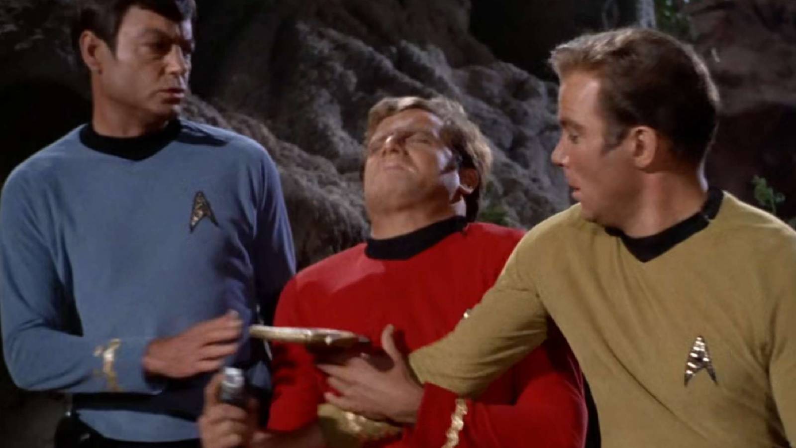 The Original Series’ Dumbest Redshirt Death The Original Series’ Dumbest Redshirt Death