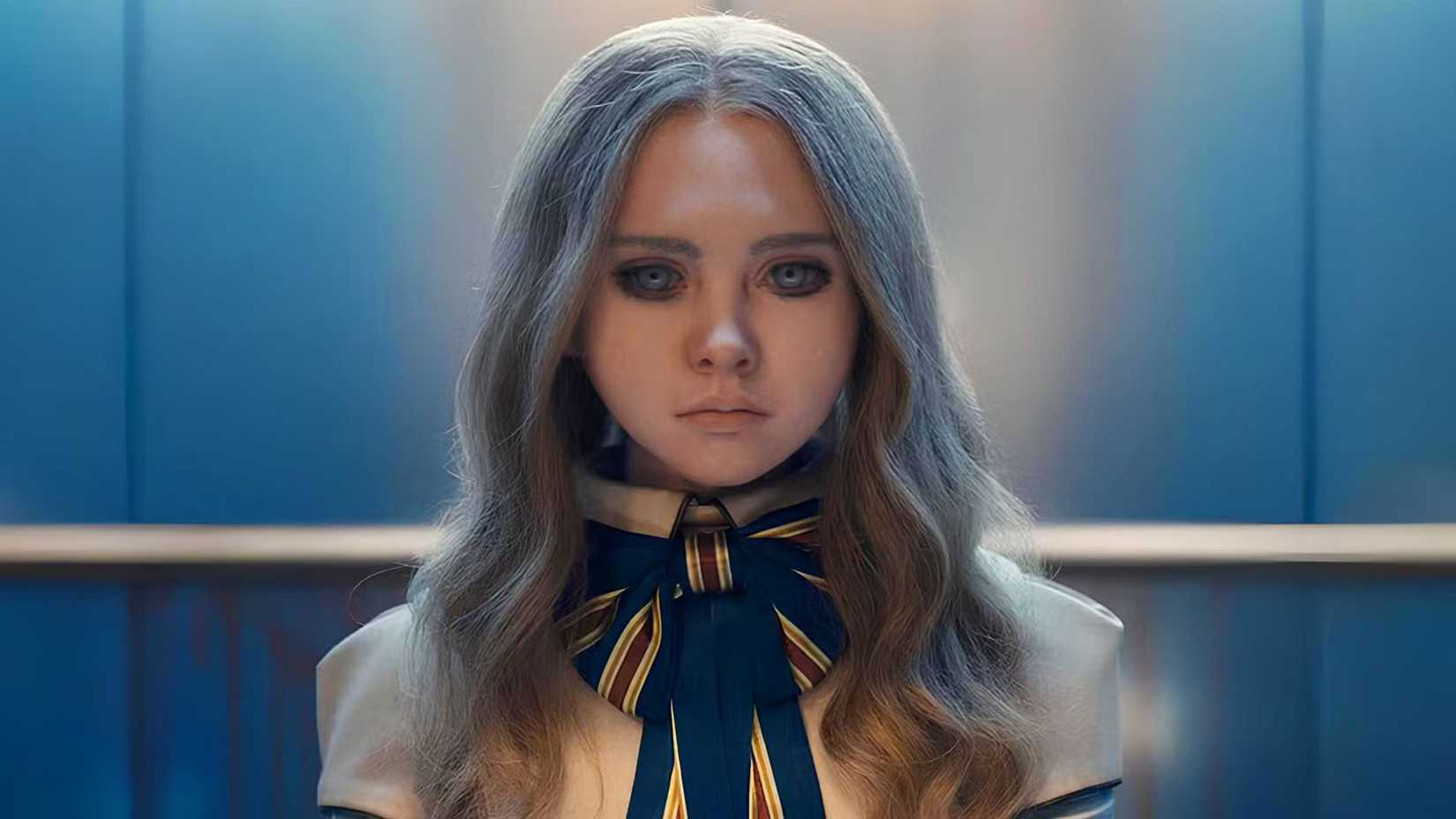 M3GAN em um elevador no primeiro filme