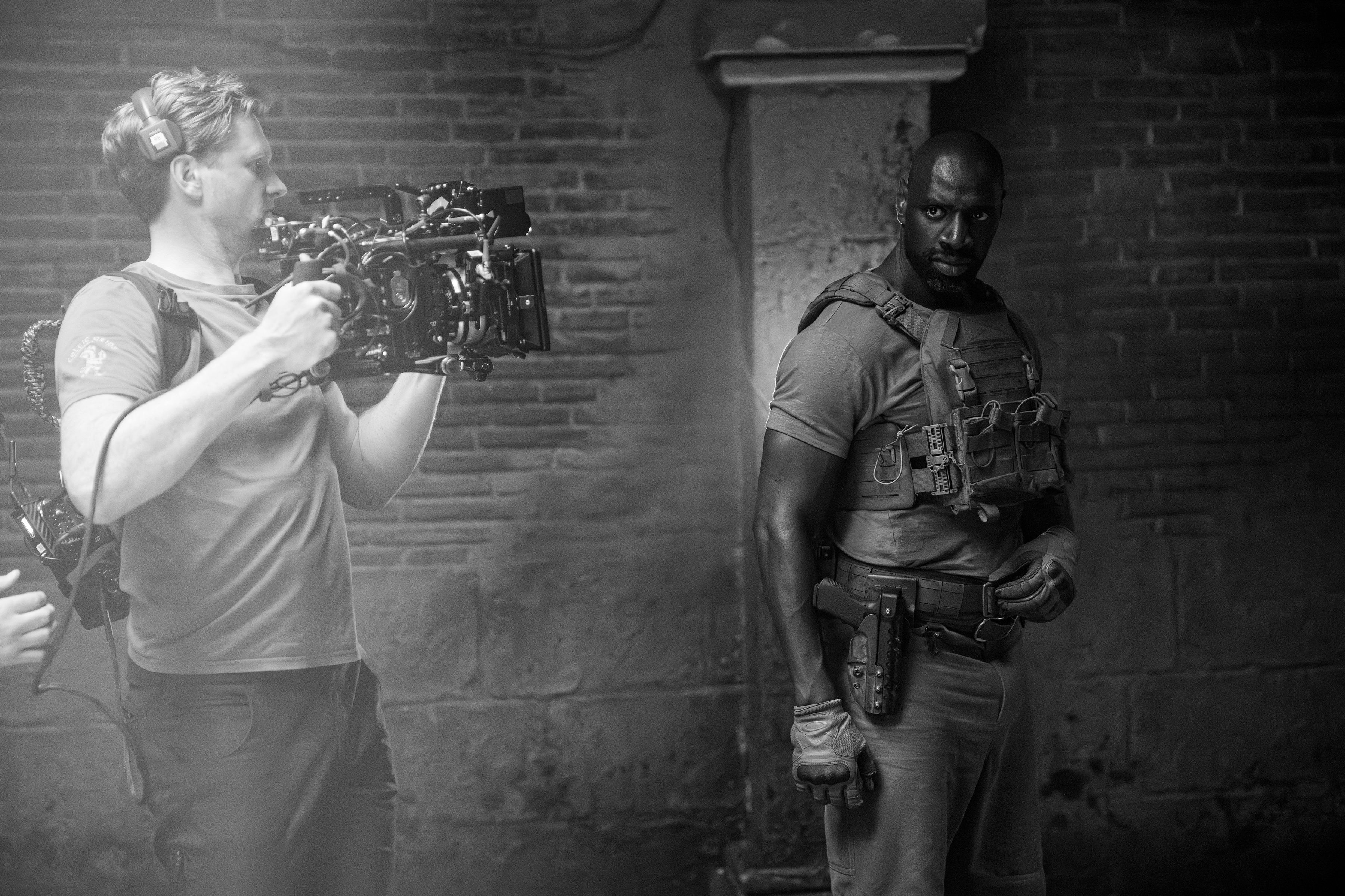 Immagine dei retroscena con Omar Sy in Mercenary