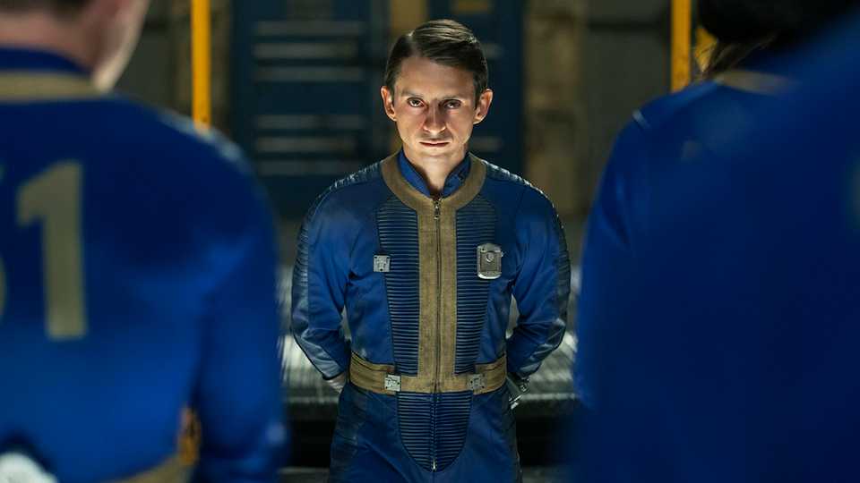 Moisés Arias' Norm looking intensely at other Vault Dwellers in Fallout season 2