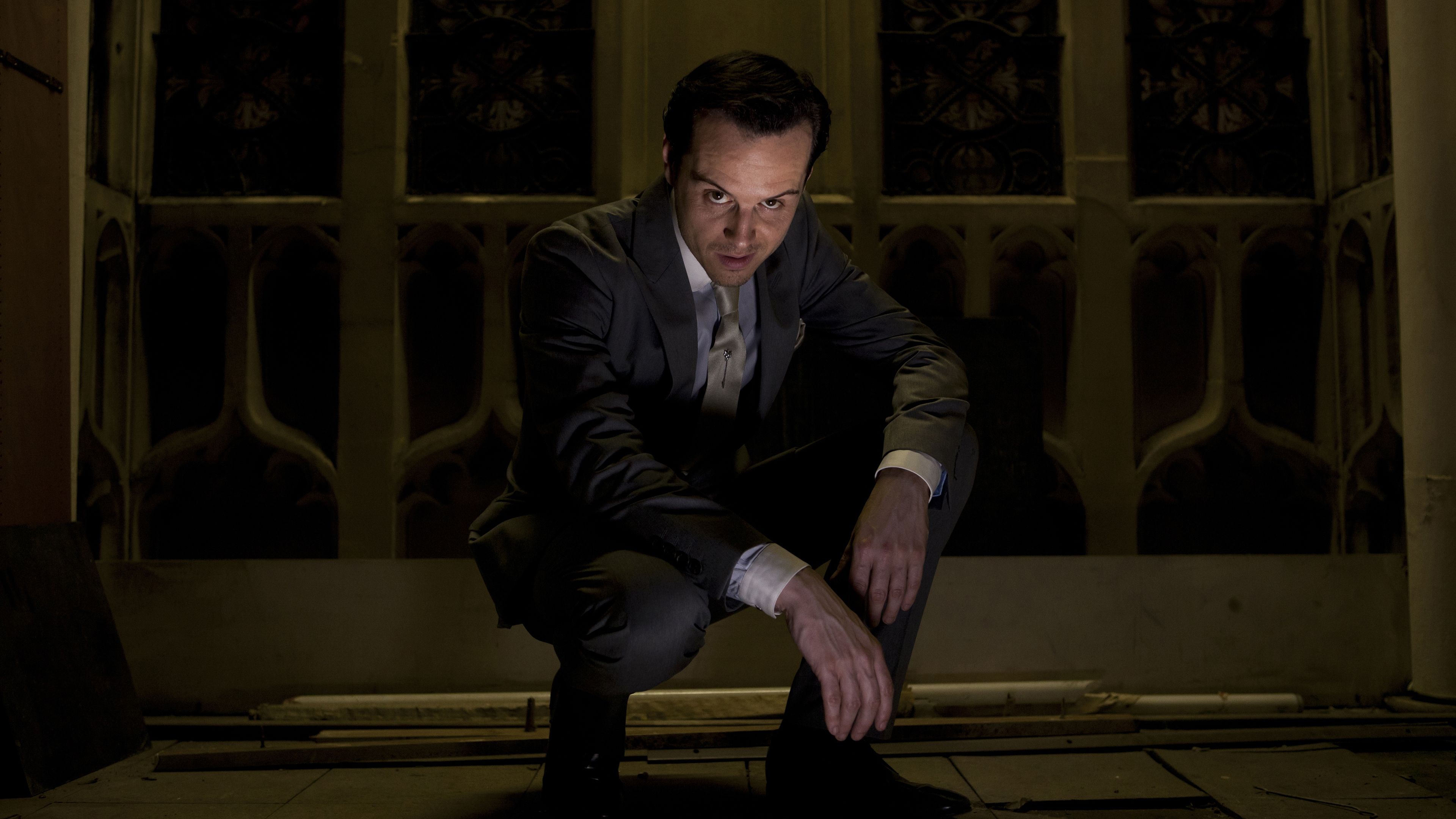 Moriarty in ombra in Sherlock BBC