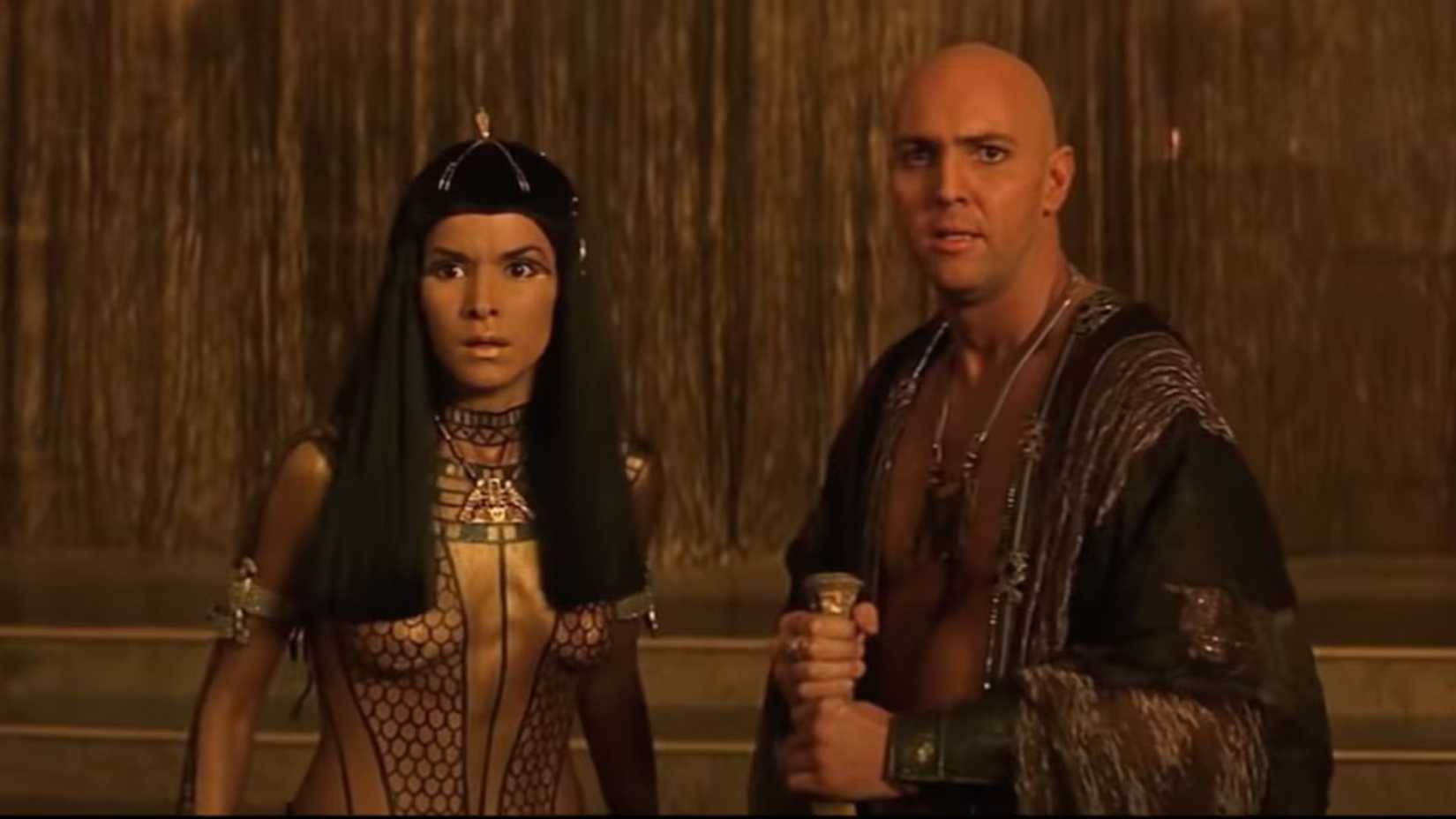 patricia vel squez and arnold vosloo as anck su namun and imhotep in the mummy returns