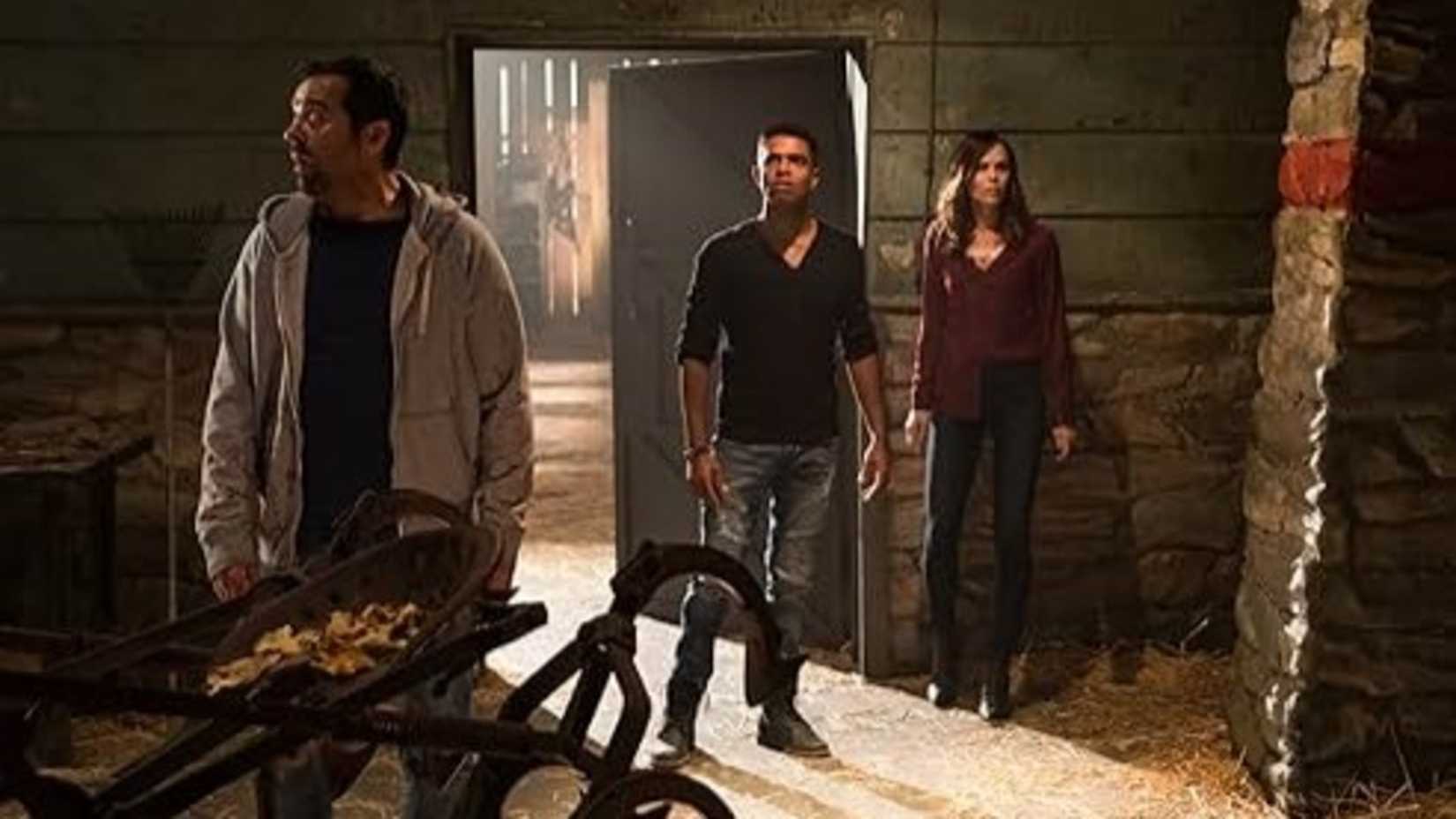 paul braunstein laura vandervoort and mandela van peebles in jigsaw 2017 1