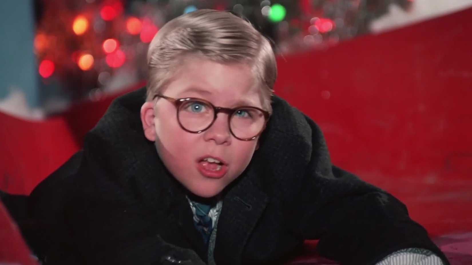Peter Billingsley como Ralphie Parker no escorregador do Papai Noel em Uma História de Natal