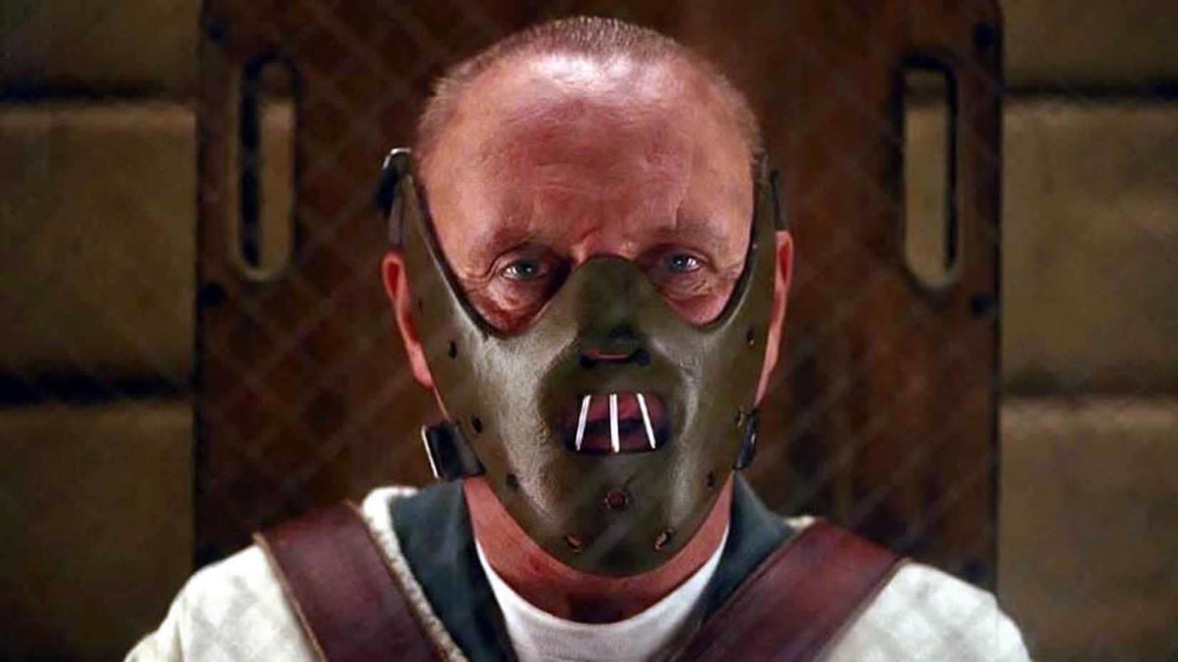 Don't Give Up On Hannibal Season 4 Just Yet 1 Hannibal Lecter looks on while wearing his signature mask in Red Dragon