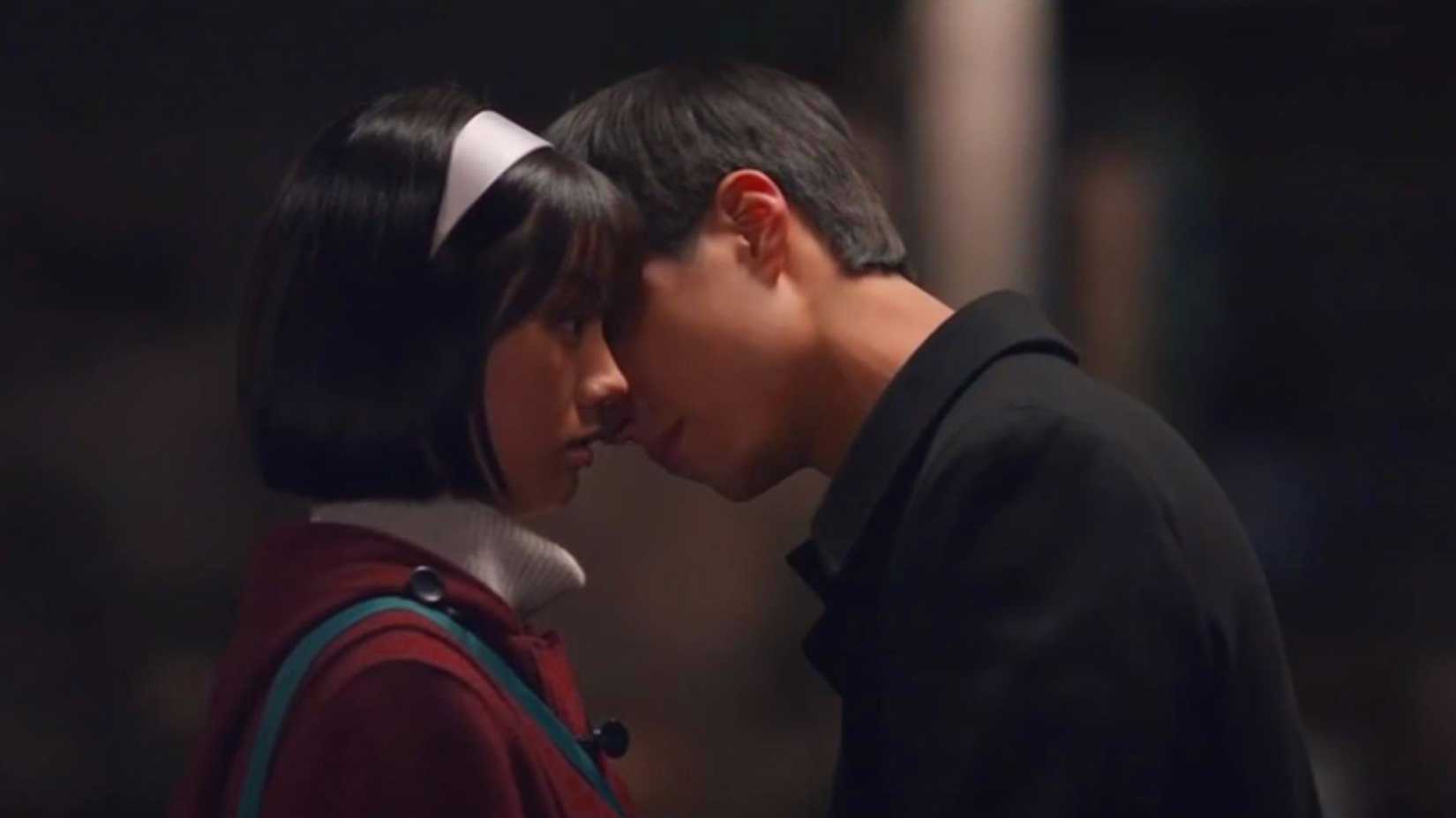 A teen boy leans into kiss a teen girl in Reply 1988.