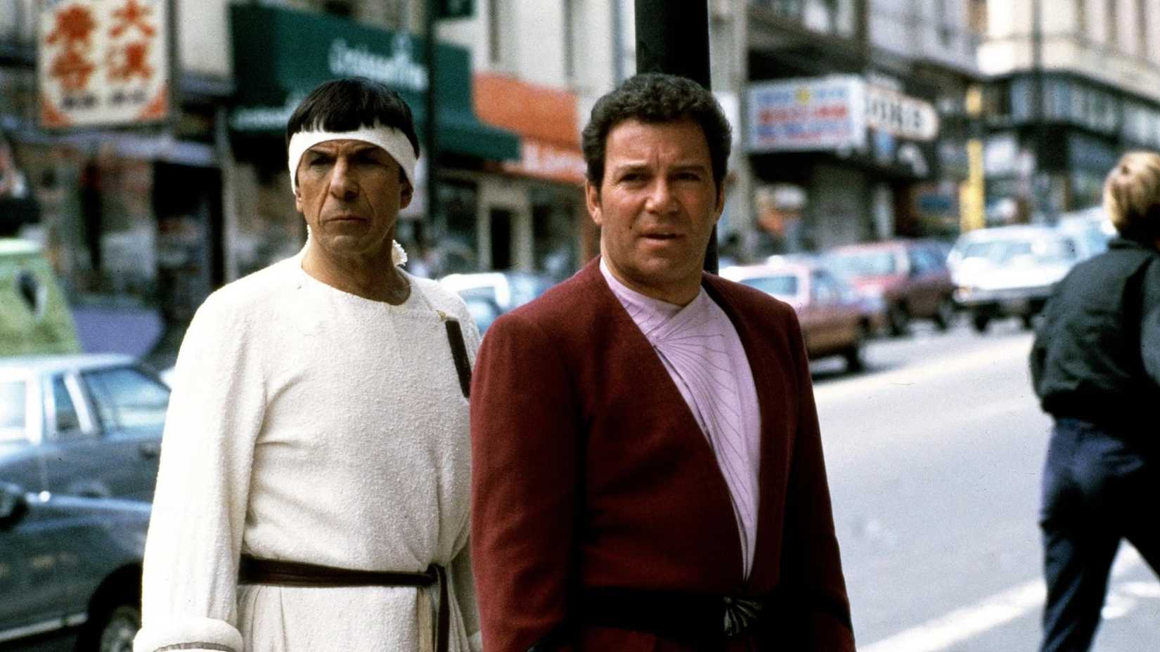 Kirk e Spock estão na rua em 1986 em Star Trek IV: The Voyage Home