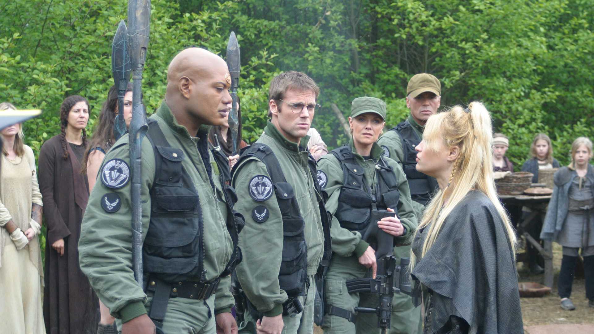 Stargate SG-1 characters being given a mission.