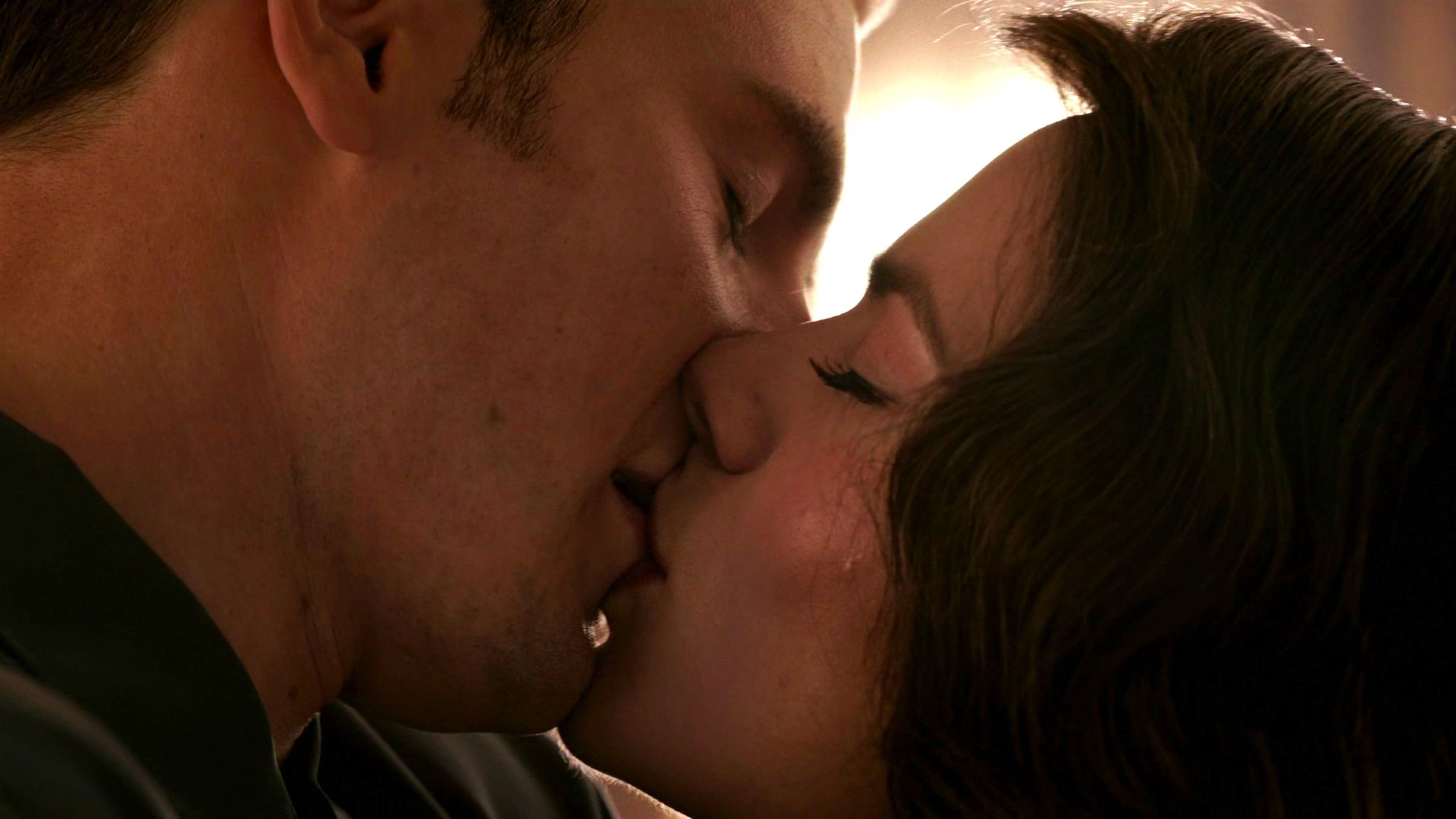 Steve Rogers e Peggy Carter che si baciano in Avengers: Endgame