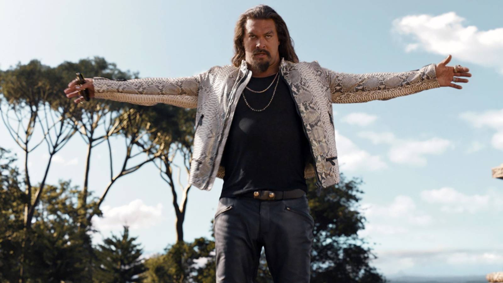 DC Officially Reveals Lobo Design For Jason Momoa's Supergirl Debut