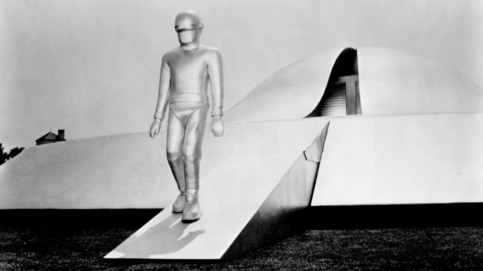Gort esce dalla navetta in Il giorno in cui la terra si fermò