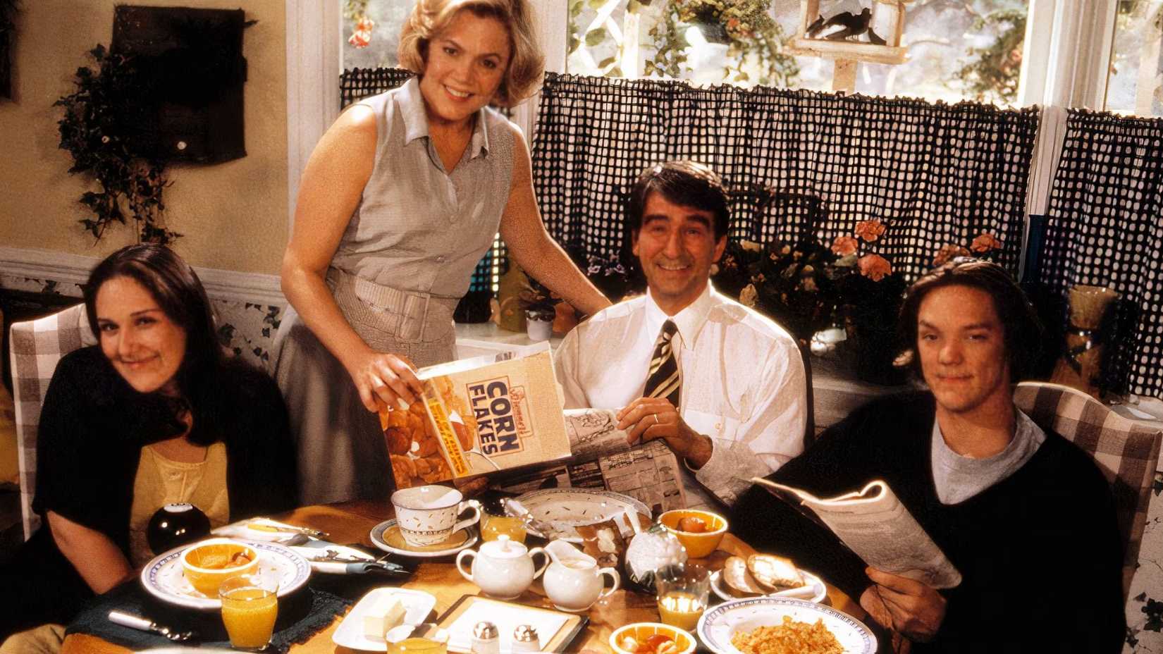 The Sutphin family eating breakfast together in Serial Mom