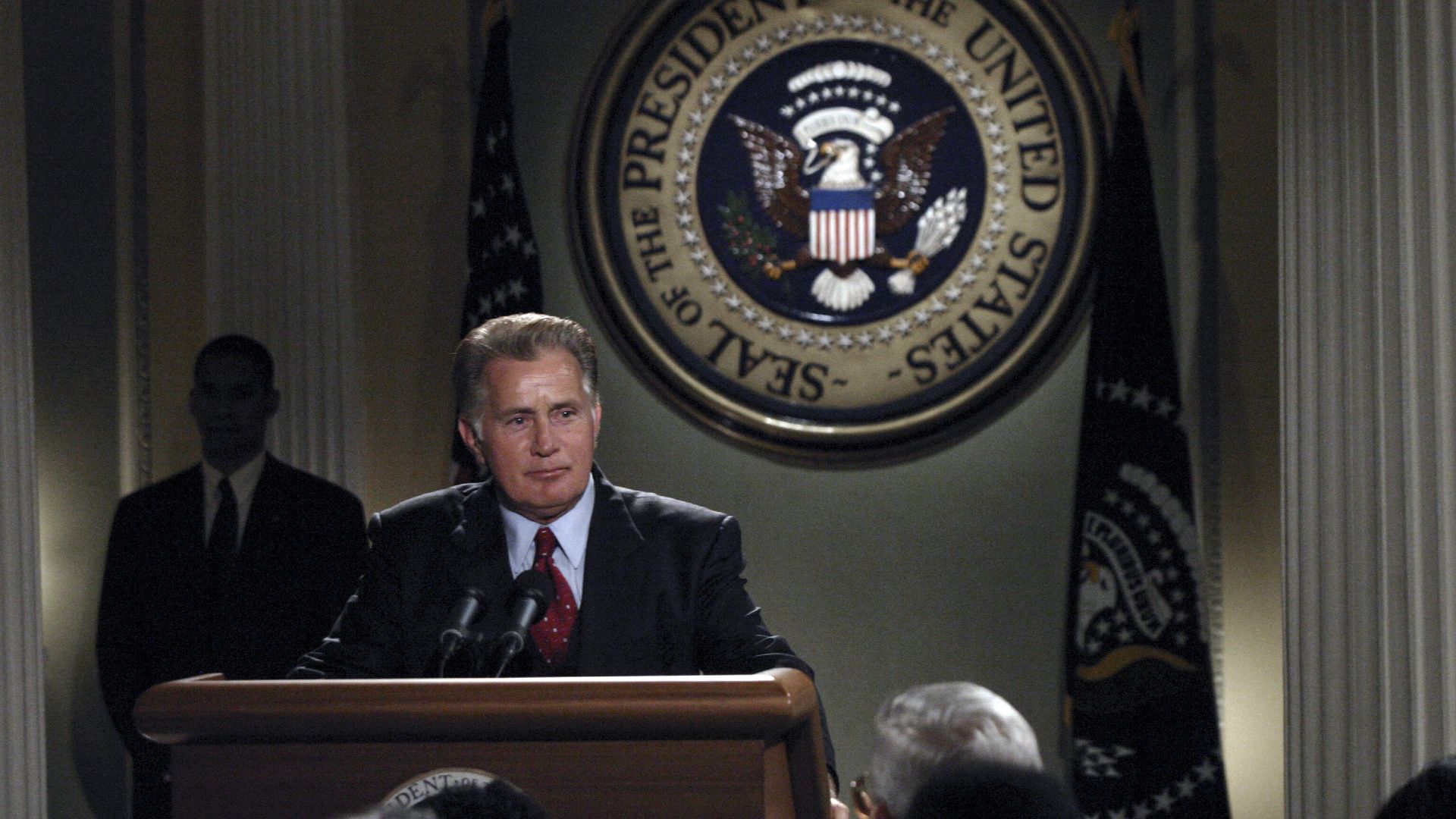 Il presidente Bartlet tiene un discorso nell’ufficio ovale