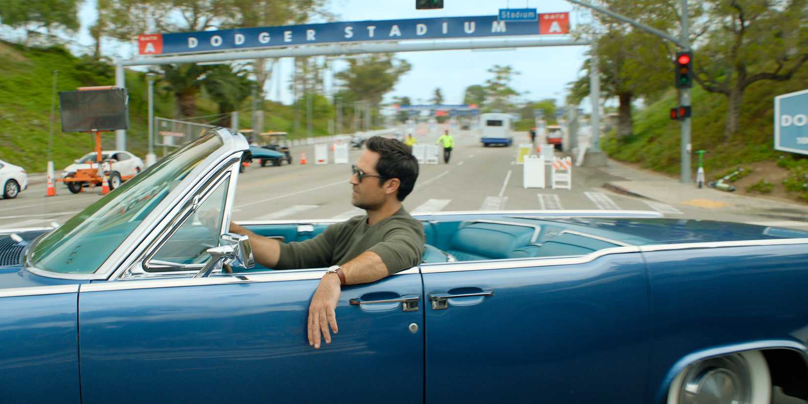 Mickey driving his car in The Lincoln Lawyer season 4