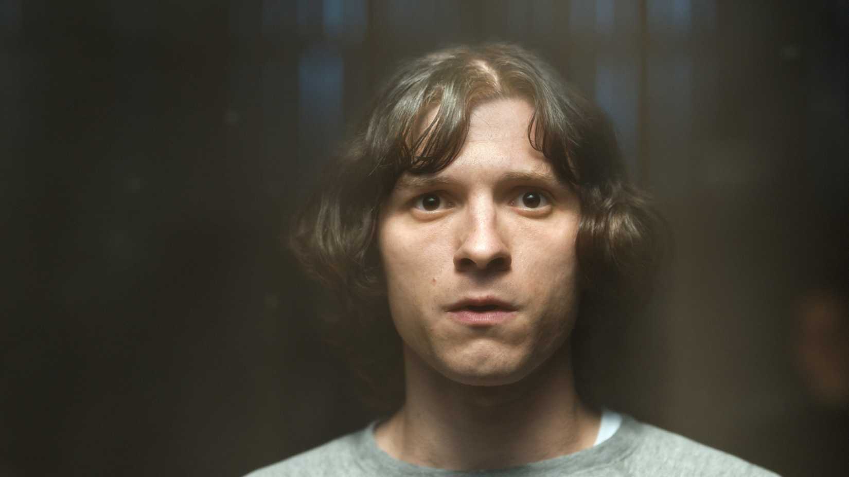 Tom Holland em cena de The Crowded Room