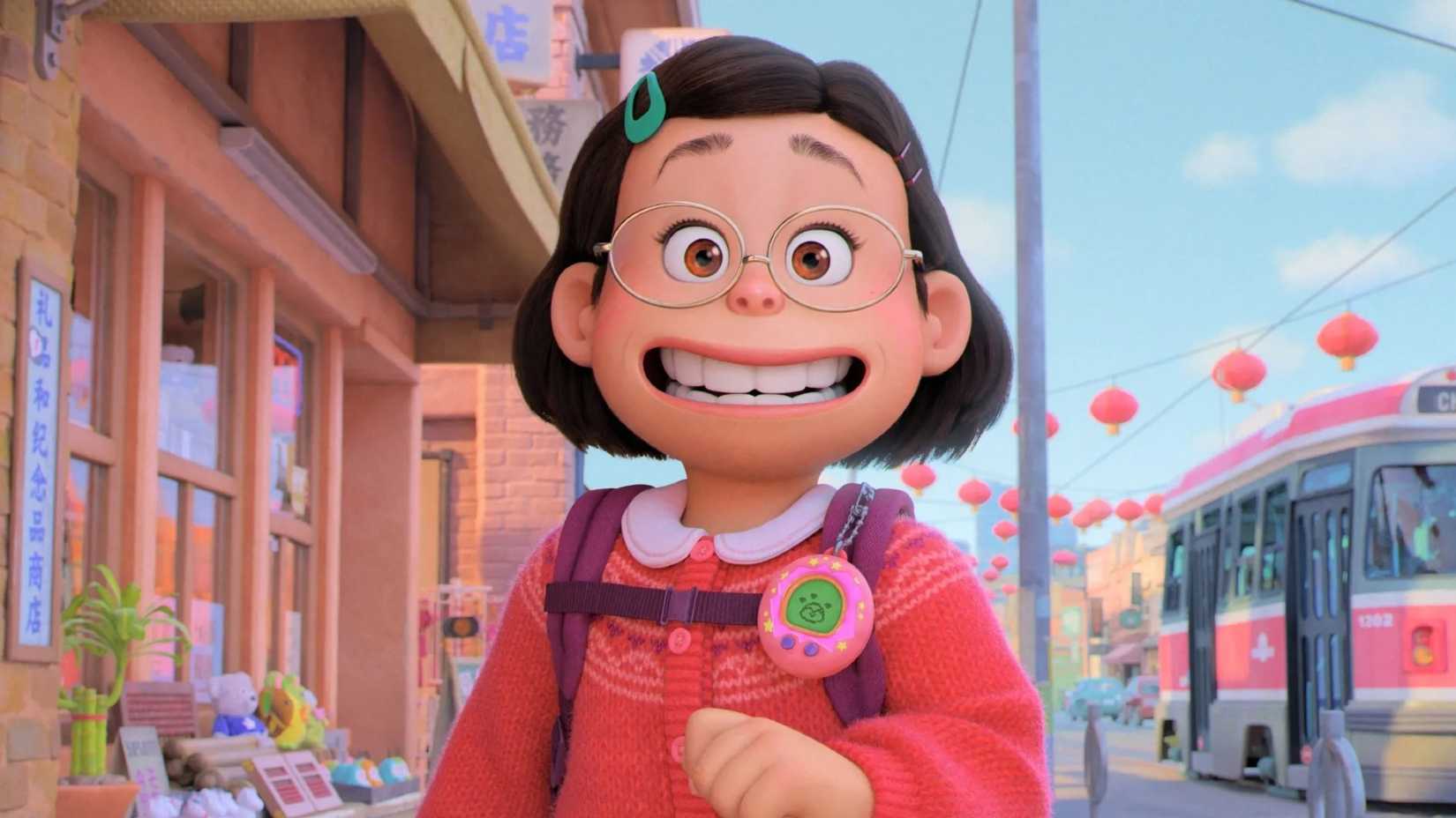 Uma garota sorri na rua em Red: Crescer é uma Fera