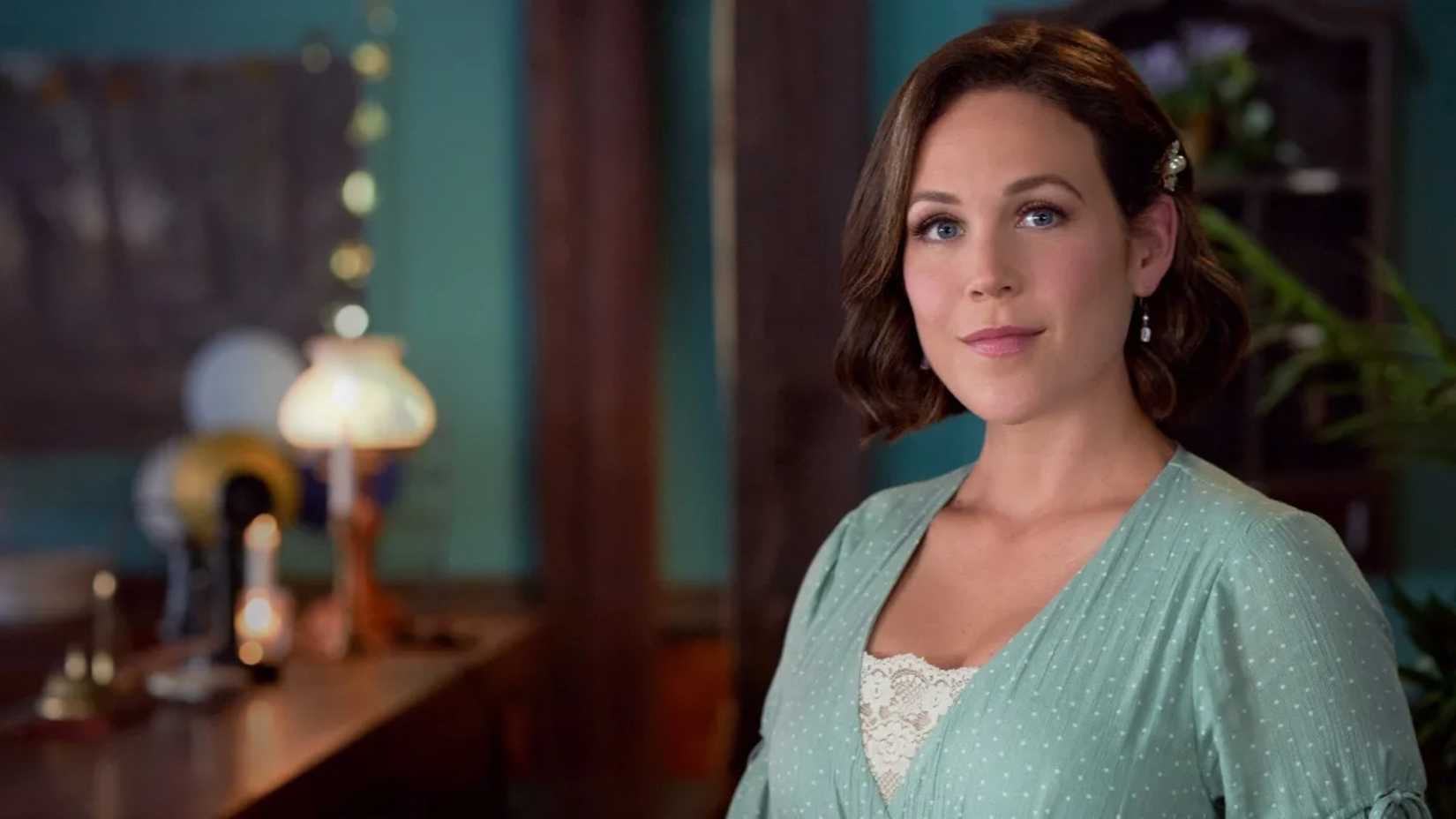 When Calls the Heart's Erin Krakow (Elizabeth Thornton) With A Slight Smile