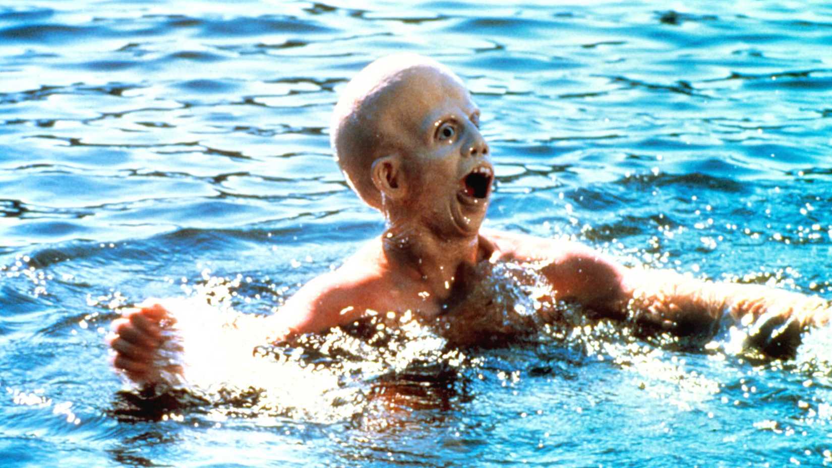 Jovem Jason Voorhees se afogando em Sexta-Feira 13