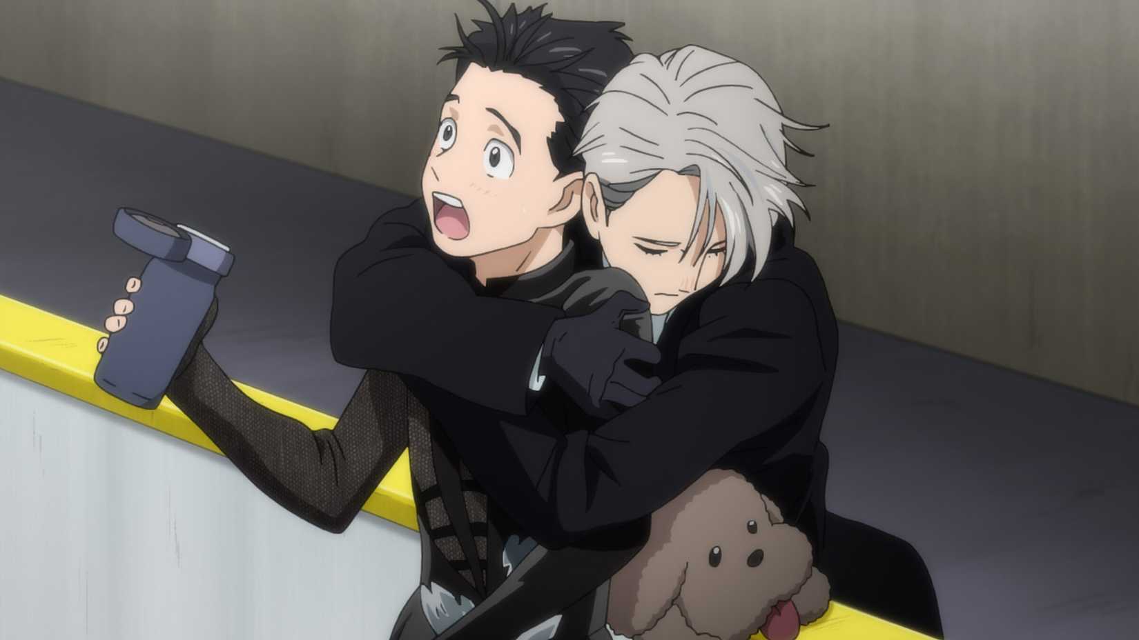 Um personagem abraçando outro em Yuri on Ice