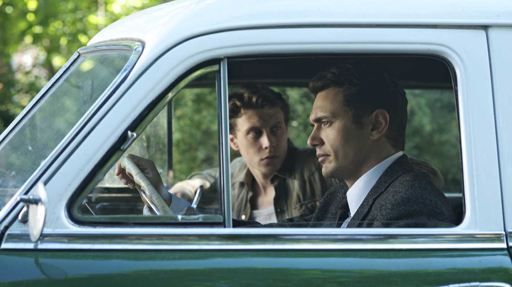 George MacKay and James Franco in a car in 11.22.63