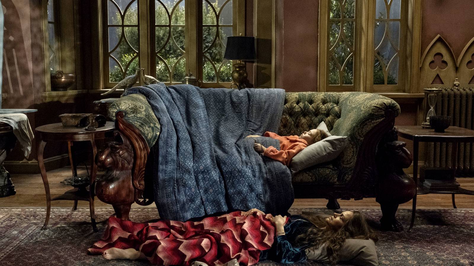 After 8 Years, Mike Flanagan's 10-Part Miniseries Masterpiece Is Still The Perfect Binge