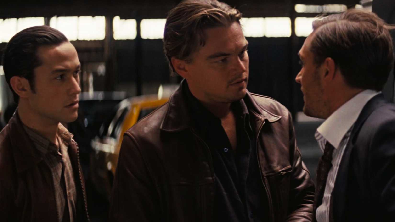 Cena do filme Inception com Arthur Cobb e Eames