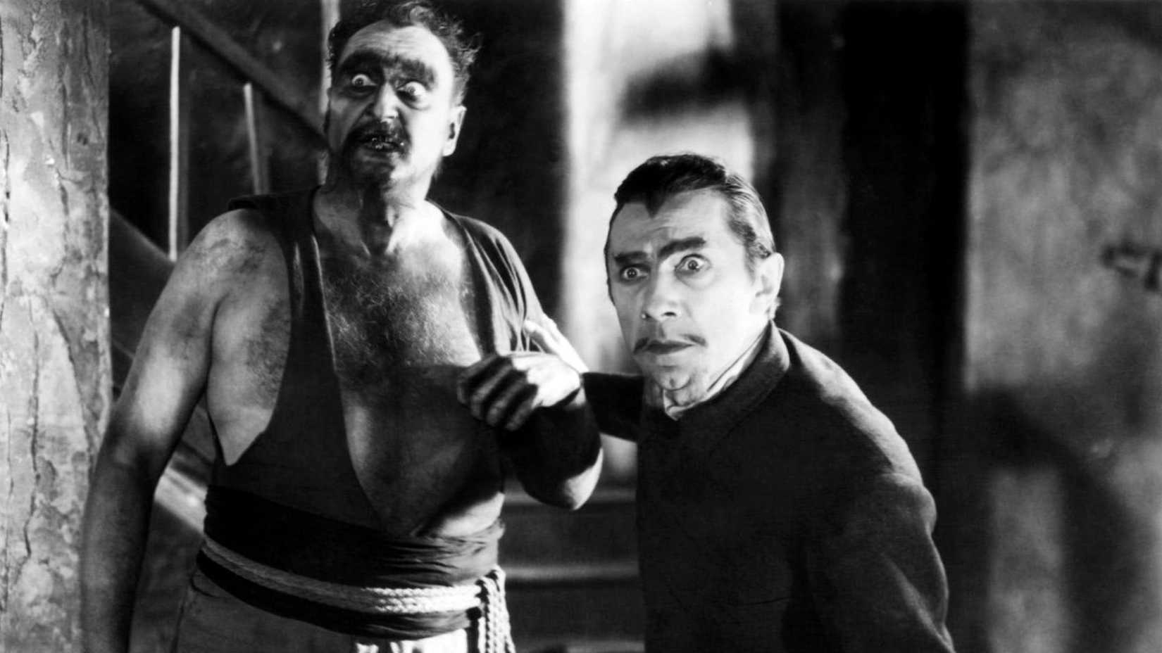 Bela Lugosi como Murder Legendre com um zumbi em O Ladrão de Cadáveres