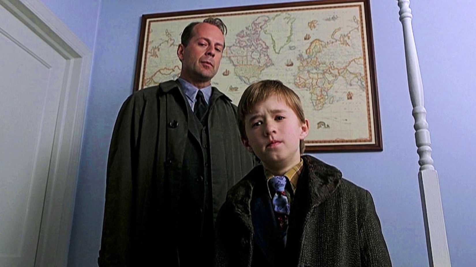 Bruce Willis and Hailey Joel Osment in Sixth Sense