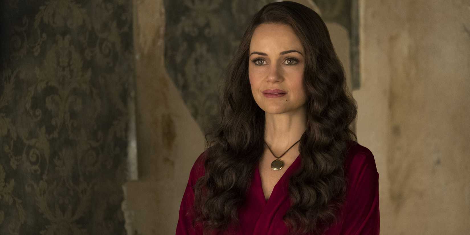 Carla Gugino em A Maldição da Residência Hill