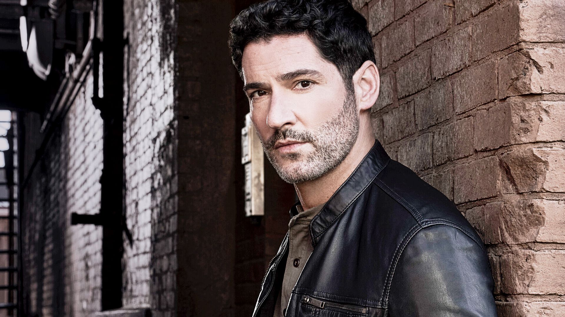 CIA Star Clarifies The Biggest Misconception About Tom Ellis' "Roguish" Agent Ahead Of Premiere