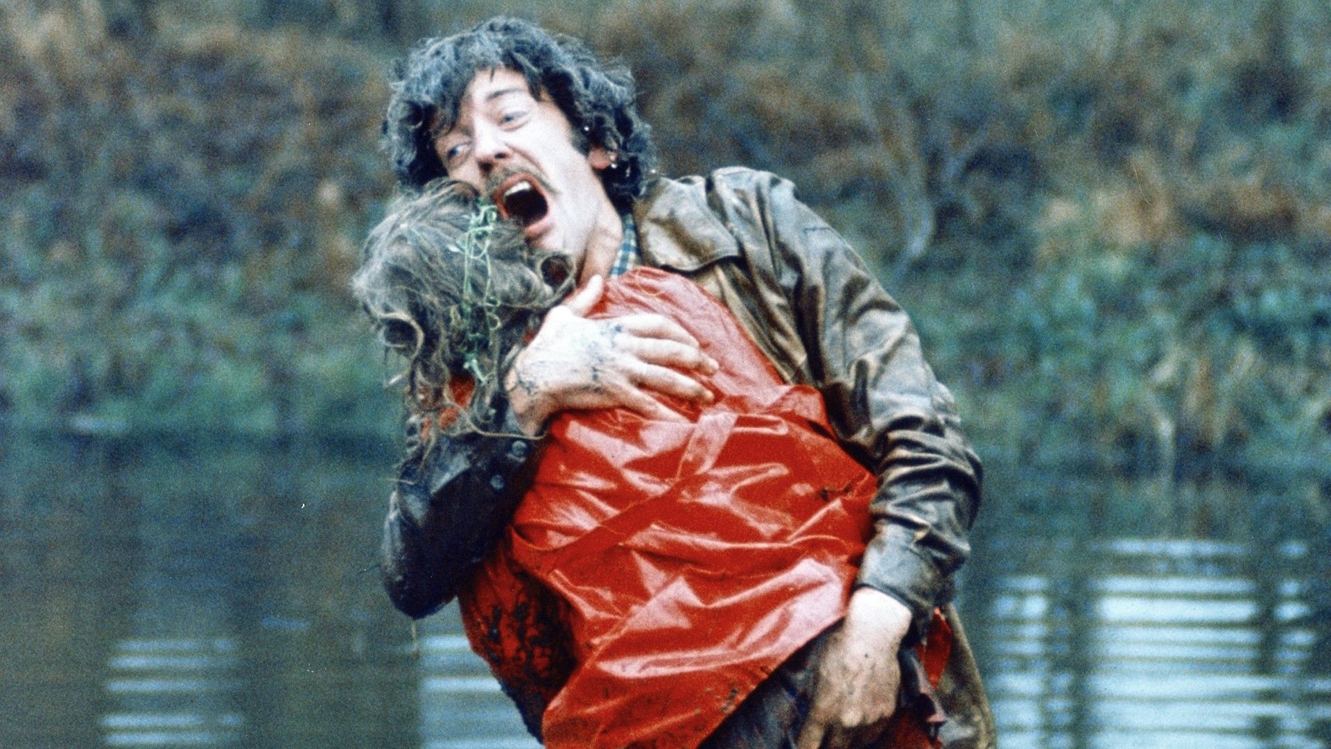 Donald Sutherland em cena de Don't Look Now.