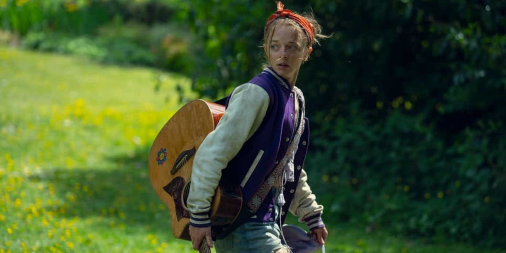 Ellie de Lange as Paige in Netflix's Run Away