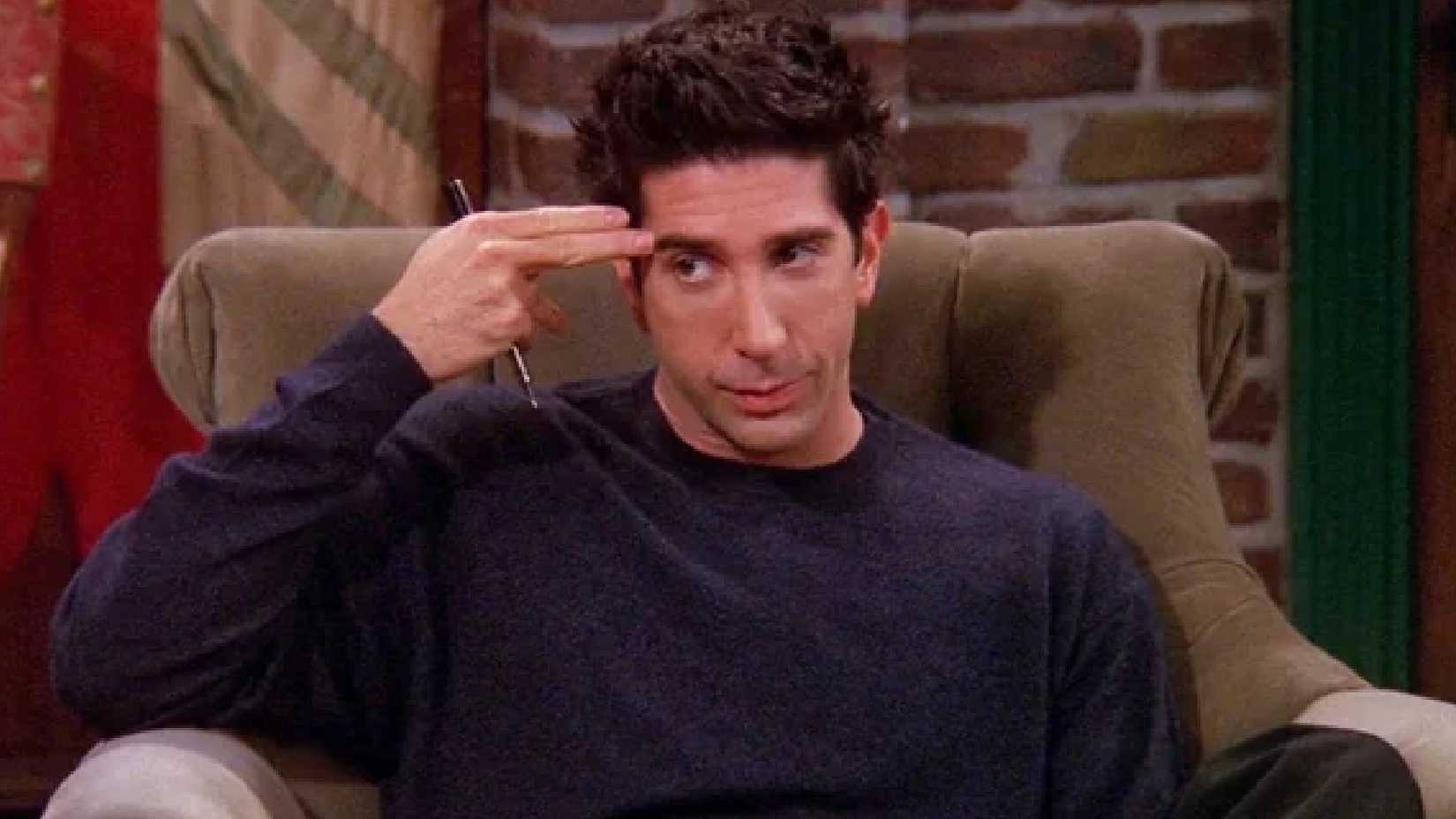 Across 10 Seasons, Every FRIENDS Character Kissed (With One Surprise Exception)