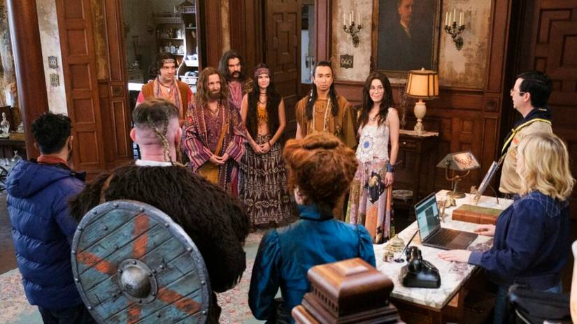 Bruce, Sasappis, Flower e outros fantasmas em Ghosts Temporada 5