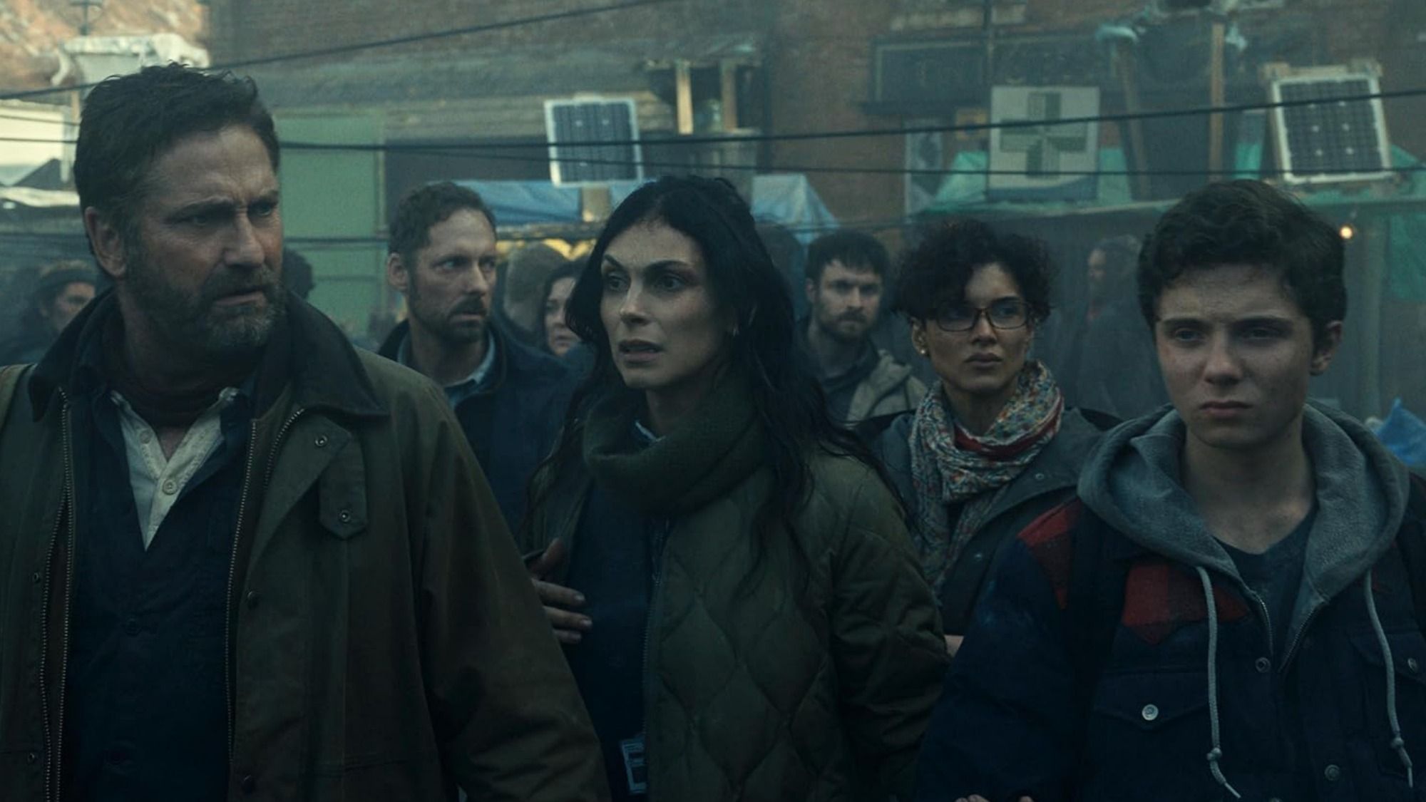 Gerard Butler as John Garrity, Morena Baccarin as Allison Garrity, and Roman Griffin Davis as Nathan Garrity in Greenland 2